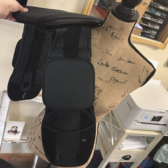 Like new, Aspen Horizon 2 piece, adjustable(in so many ways) back brace. - Picture 13 of 16